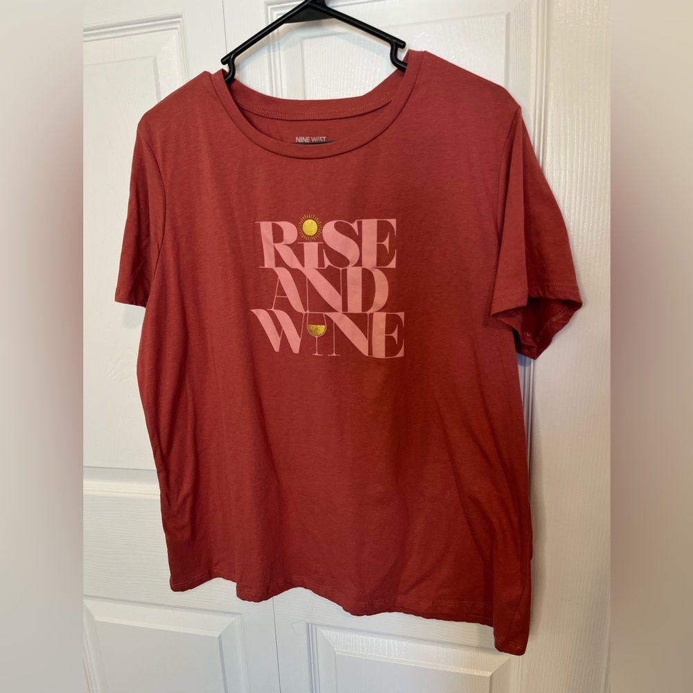 Nine West Orange Rust Colored Rise‎ and Wine T-Shirt 2XL